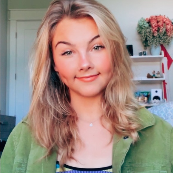 Meet your Posher, Macy - Picture 1 of 4